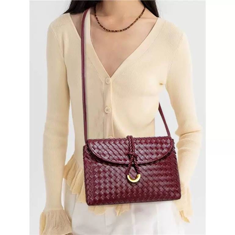 B-O-T-T-E-G-A V-E-N-E-T-A Liberta Handbag – Master Quality Crossbody (Maroon)