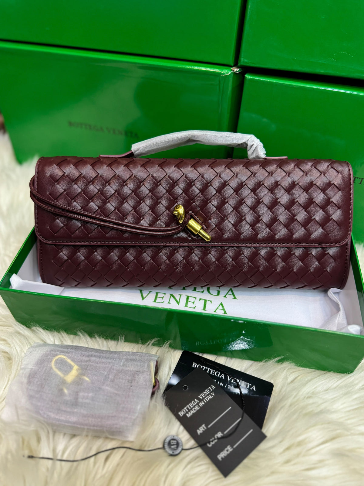 B-O-T-T-E-G-A V-E-N-E-T-A Andiamo Bag – 31cm Clutch Bag (5 Colours)