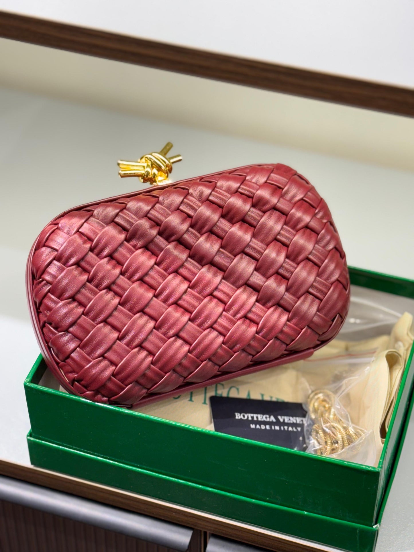 Bottega Veneta Knot Clutch – Premium Quality (Red)