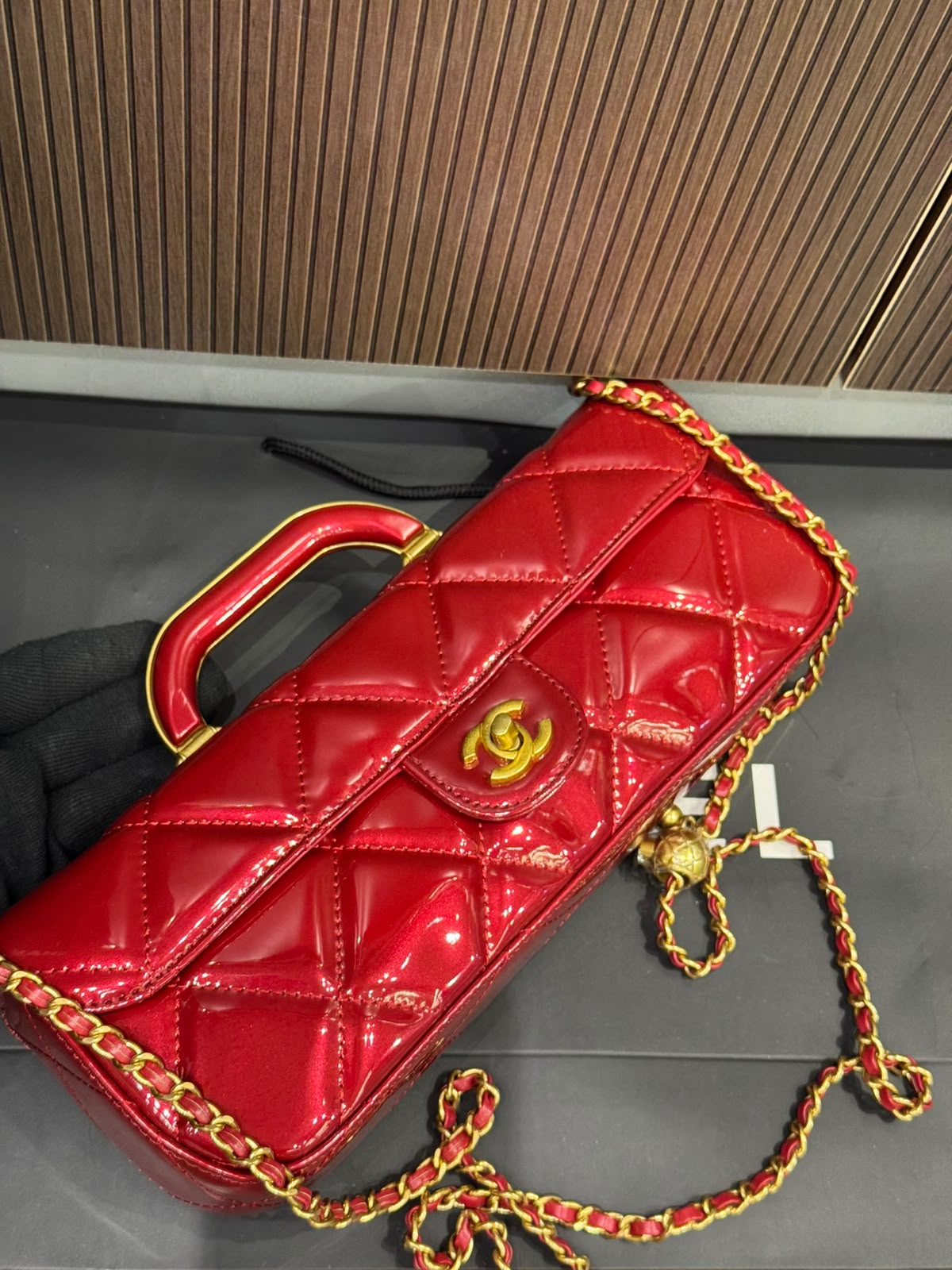 C-H-A-N-E-L 2025 Large Patent Top Handle Bag – Fall/Winter Collection | Premium Quality Women Bag (Red)