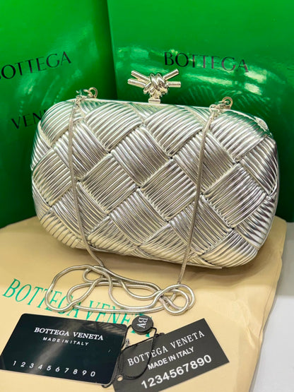 B-O-T-T-E-G-A V-E-N-E-T-A Intreccio Knotted Clutch – Luxury Evening Women Bag (Silver)