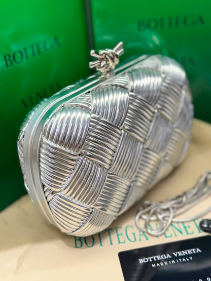 B-O-T-T-E-G-A V-E-N-E-T-A Intreccio Knotted Clutch – Luxury Evening Women Bag (Silver)