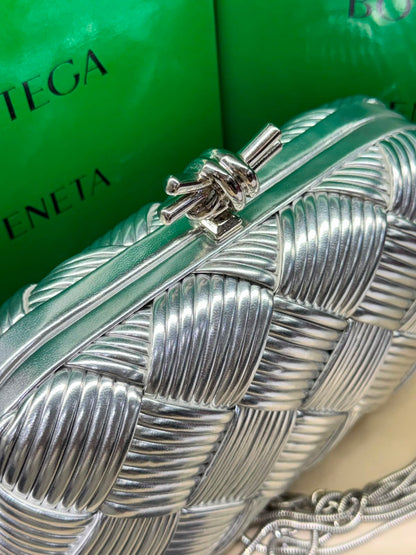 B-O-T-T-E-G-A V-E-N-E-T-A Intreccio Knotted Clutch – Luxury Evening Women Bag (Silver)