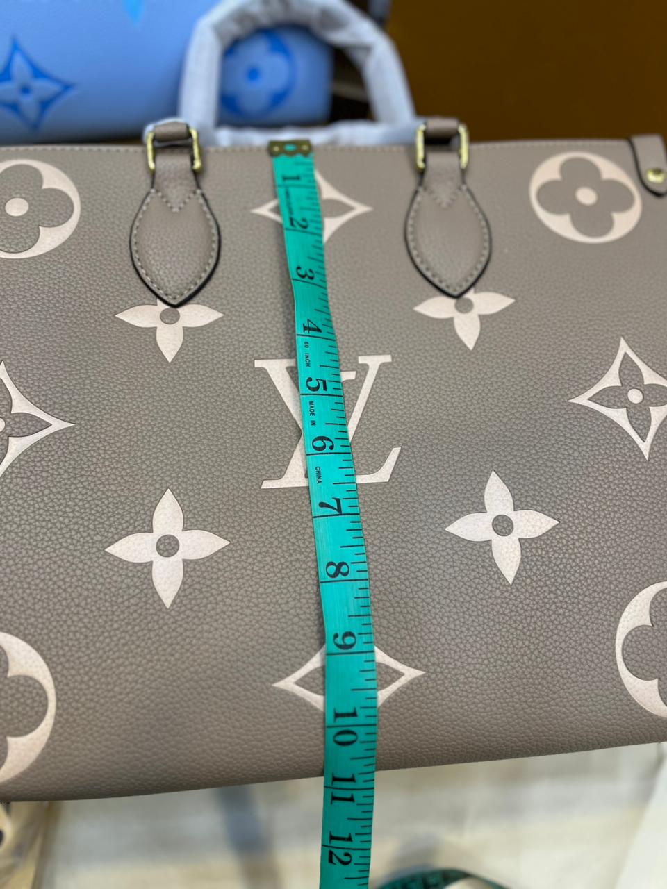 LOUIS VUITTON – ONTHEGO MM TOTE BAG (Black)