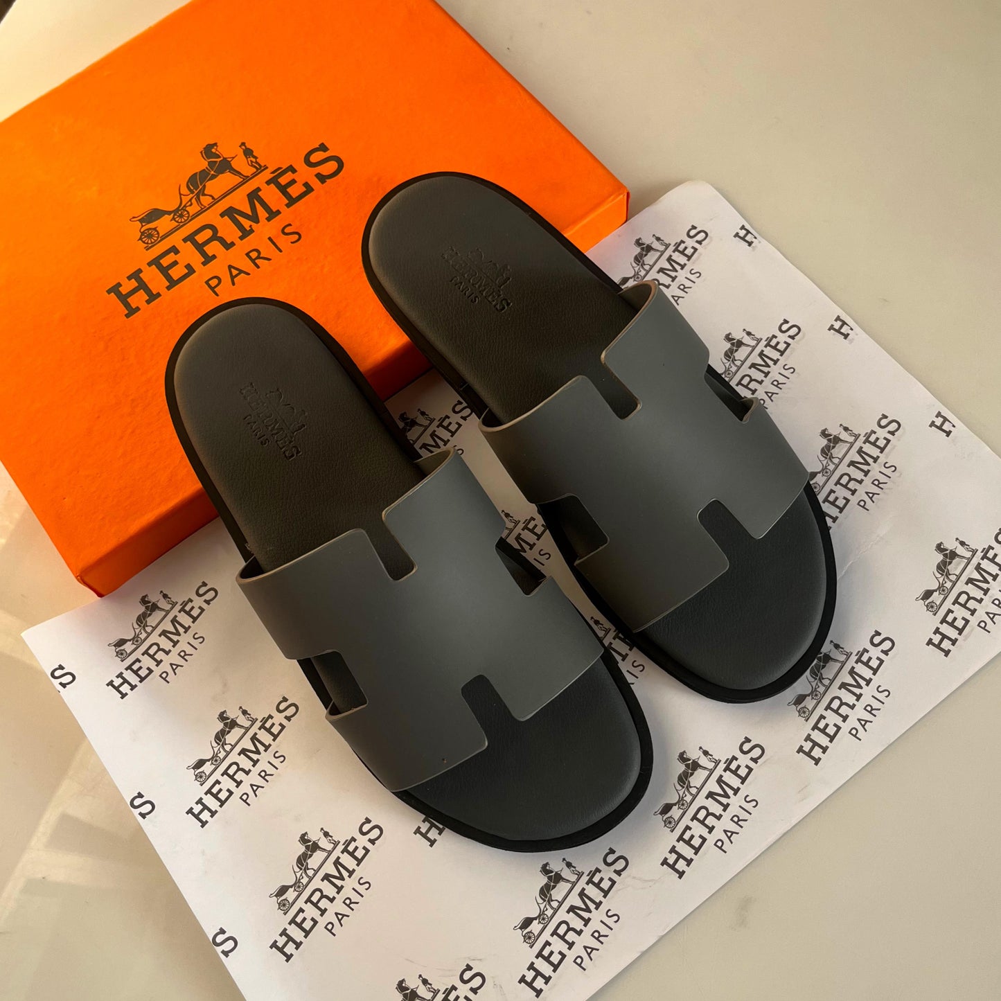 Hermès Izmir Sandal – Gents Men Sandal | Premium Quality (Smoke Grey Black)