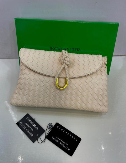B-O-T-T-E-G-A V-E-N-E-T-A Liberta Handbag – Master Quality Crossbody (White)