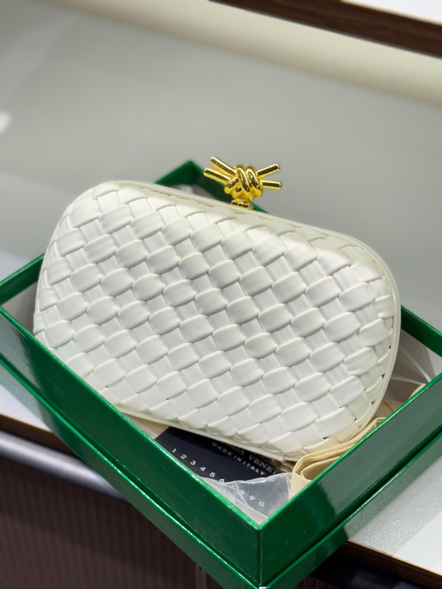 Bottega Veneta Knot Clutch – Premium Quality (White)
