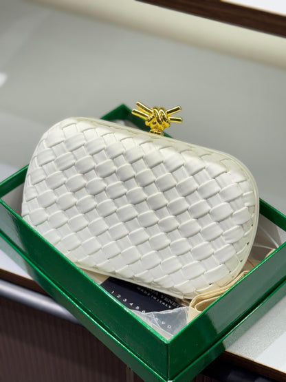 Bottega Veneta Knot Clutch – Premium Quality (White)