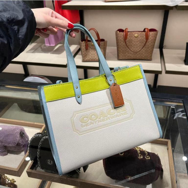 C-O-A-C-H FIELD TOTE 30 COLORBLOCK WITH BADGE – Women Bag (White with Yellow)